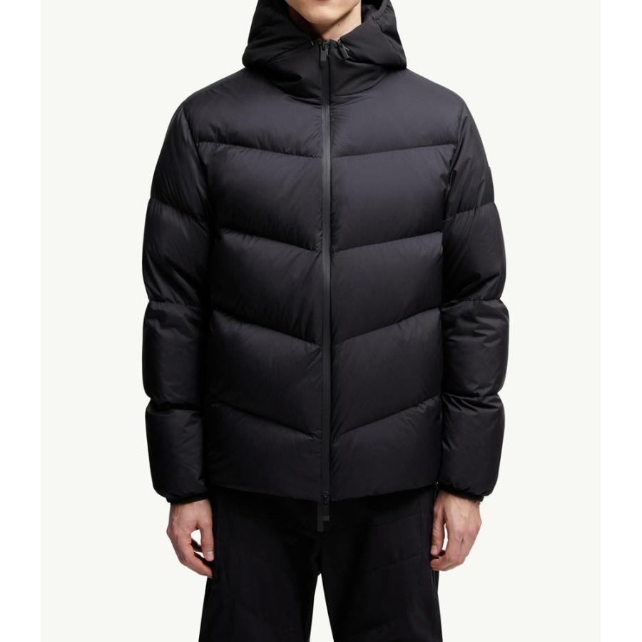 MONCLER（モンクレール） 2025/26秋冬 メンズFOREZ SHORT DOWN JACKET 