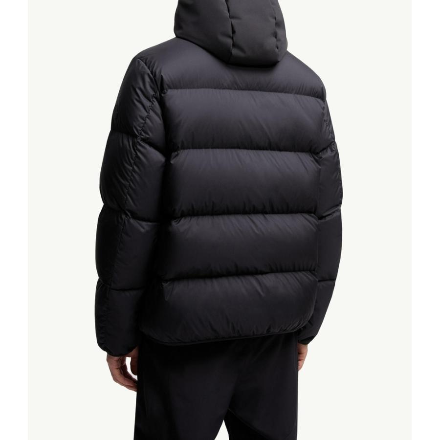 MONCLER（モンクレール） 2025/26秋冬 メンズFOREZ SHORT DOWN JACKET 