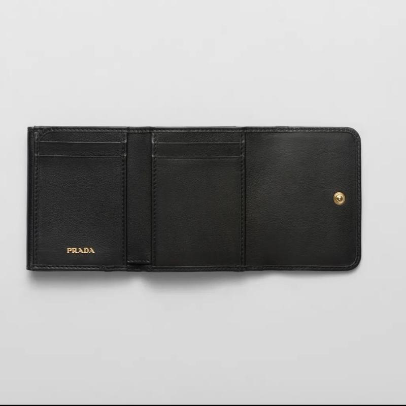 PRADA プラダ 2025春夏 レディース ソフトグレインレザー 財布 