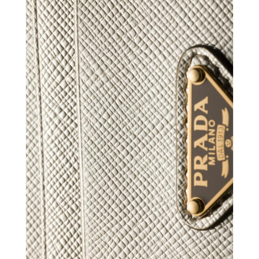 プラダ PRADA 2026春夏 レディース サフィアーノトライアングル カードホルダー1MC025_QHH_F0846【ゴールド 】【送料無料】【正規品】の画像