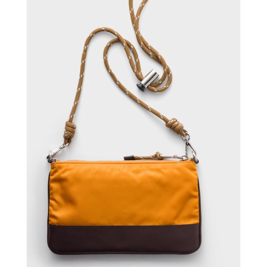 プラダ PRADA 2026春夏 メンズ スピードロック Re-Nylon スマートフォンケース【アンバー 】【送料無料】【正規品】の画像