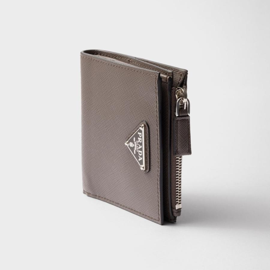 プラダ PRADA 2026春夏 メンズ サフィアーノトライアングル 財布【スモーキーグレー 】【送料無料】【正規品】の画像