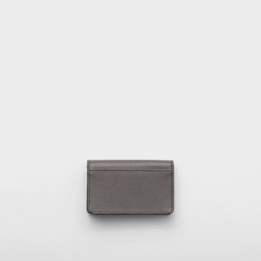 プラダ PRADA 2026春夏 メンズ サフィアーノトライアングル カードケース【スモーキーグレー 】【送料無料】【正規品】の画像