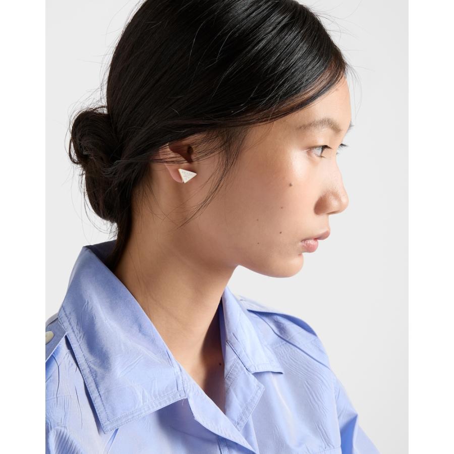 プラダ PRADA 2026春夏 レディース エナメルメタル ピアス1IO336_2DR5_F061C【ゴールド／ホワイト 】【送料無料】【正規品】の画像