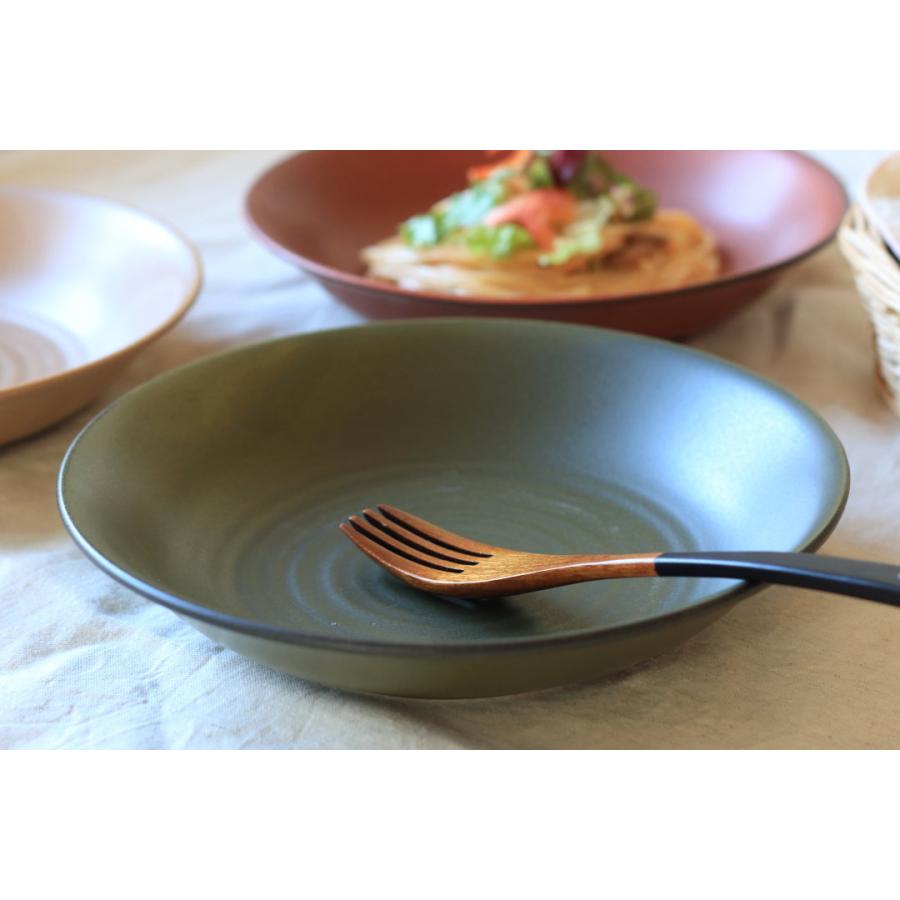 おうちカフェの和食器パスタプレート 22cm 日本製 美濃焼 洋食の似合う和食器です 和風パスタ皿 サラダボール 業務用 おうちカフェ食器 えんじ 赤 緑 Ab 0155 セラポッケ かわいい陶器のお店 通販 Yahoo ショッピング