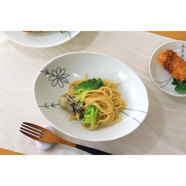 フラワーライン 7寸楕円パスタ鉢 国産 美濃焼 料理が映える素敵な花