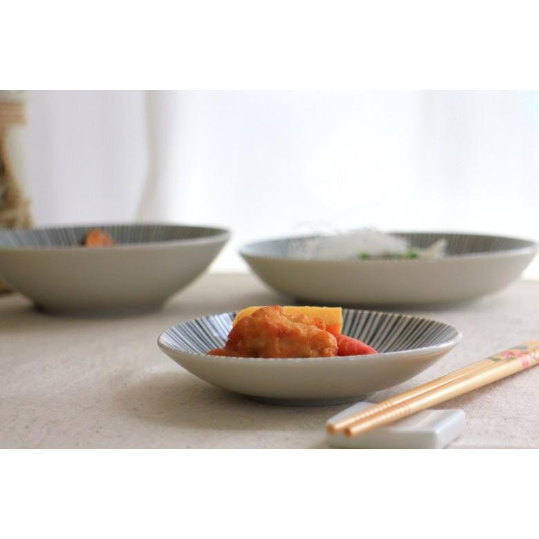 黒十草 3.8寸小皿 国産 美濃焼 平型3.8皿 和皿 丸皿 豆皿 小さい 黒十草 3.8寸小皿 国産 美濃焼 平型3.8皿 和皿 丸皿 豆皿 小さい