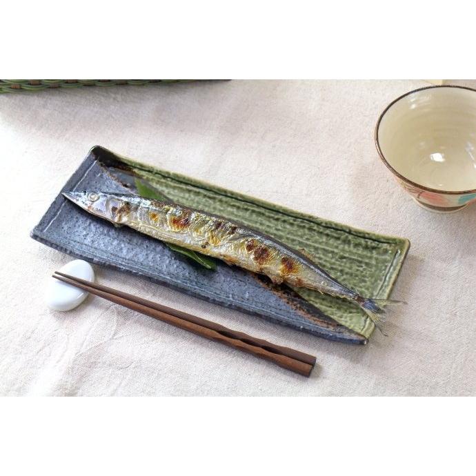 黒マット織部斜掛 秋刀魚皿 国産 瀬戸焼 色使いによる和陶の美しさ