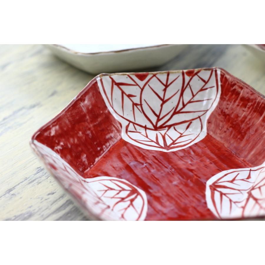 赤絵三善 美濃焼手描六角鉢 18cm 日本製 美濃焼 プレート 赤絵 赤絵三善 美濃焼手描六角鉢 18cm 日本製 美濃焼 プレート 赤絵