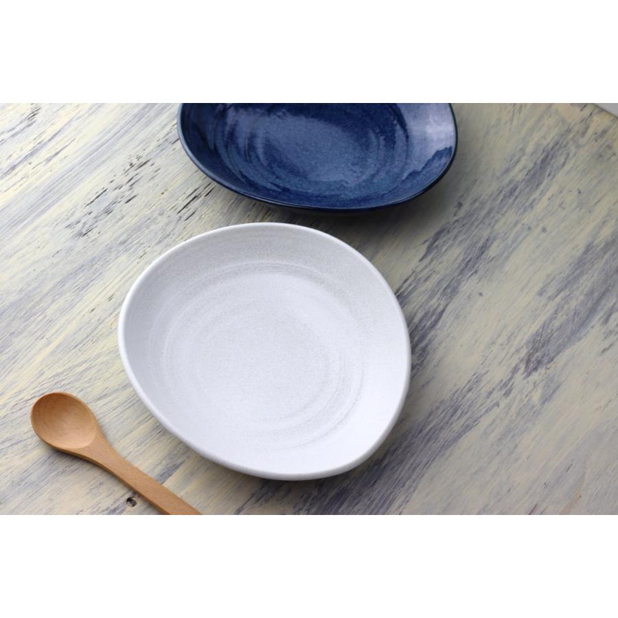 白結晶と窯変紺 たわみパスタ鉢 21.5cm 美濃取寄 日本製 美濃焼 白結晶と窯変紺 たわみパスタ鉢 21.5cm 美濃取寄 日本製 美濃焼