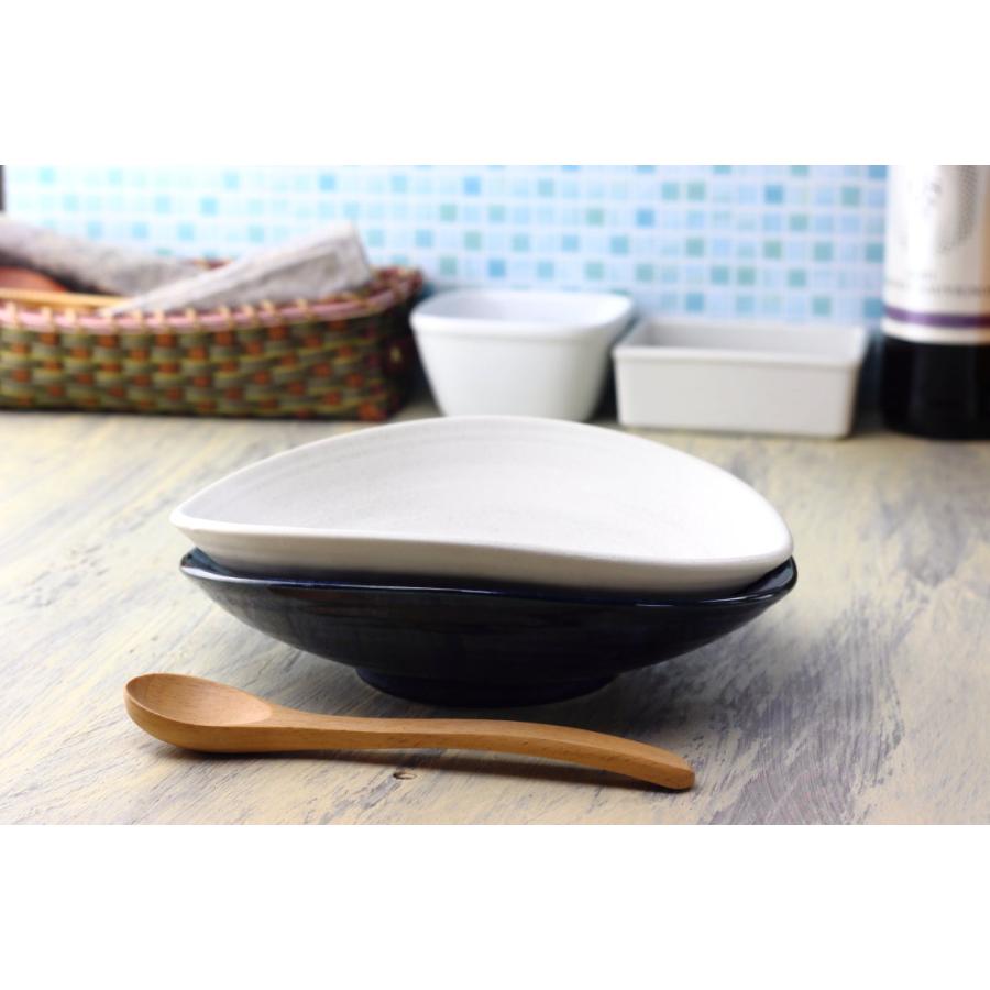 白結晶と窯変紺 たわみパスタ鉢 21.5cm 美濃取寄 日本製 美濃焼 大皿