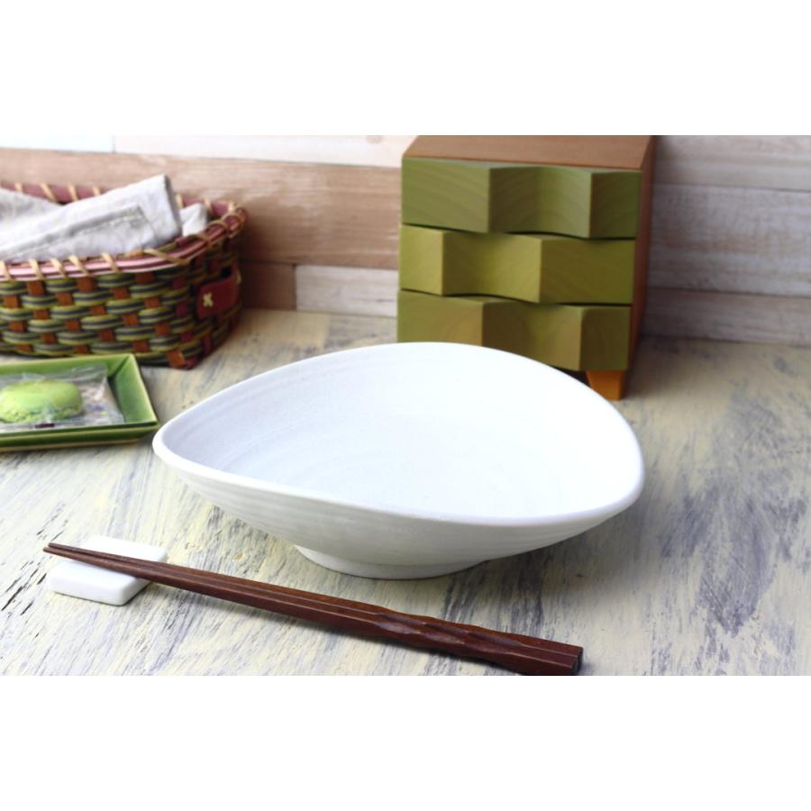 白結晶と窯変紺 たわみパスタ鉢 21.5cm 美濃取寄 日本製 美濃焼 大皿