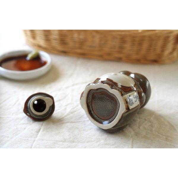 たぬきの醤油挿し 国産 美濃焼 遊び心のある食器です 醤油差し