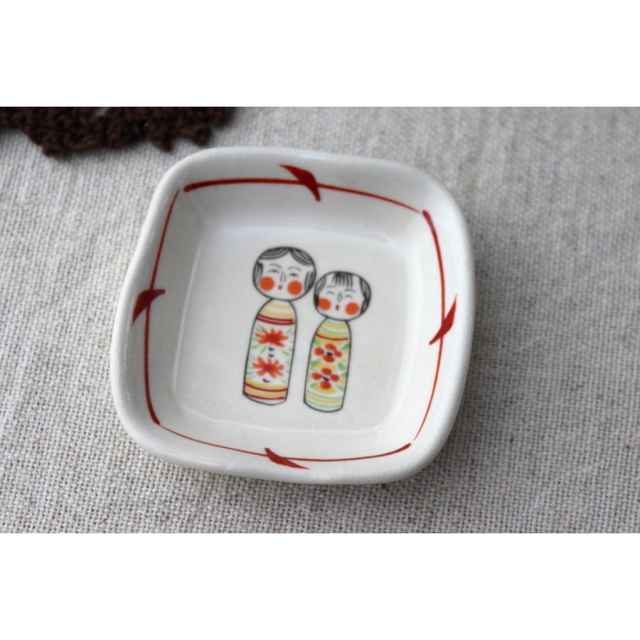 美濃焼赤絵小皿 6.5cm 日本製 美濃焼 小皿 醤油皿 漬物皿 角皿 美濃焼赤絵小皿 6.5cm 日本製 美濃焼 小皿 醤油皿 漬物皿 角皿