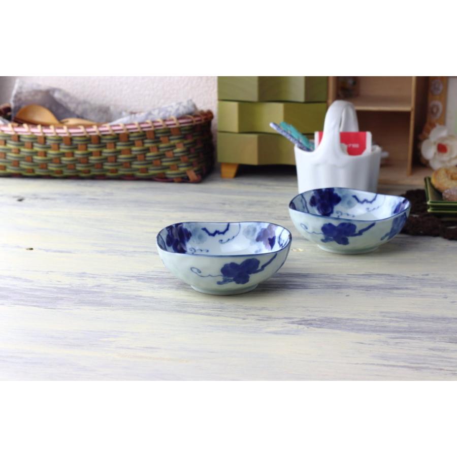 ぶどう絵柄の波形ボウル ぶどう絵柄の波形ボウル