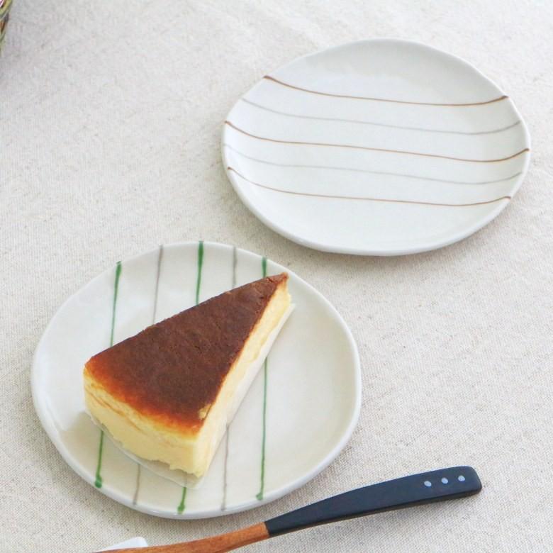ヤーンライン 取り皿 15 5cm 国産 美濃焼 中皿 丸皿 平皿 ケーキ皿 プレート 丸 手書き 和風 高級感がある 職人 和食器 器 皿 陶器 磁器 Ss 0047 セラポッケ かわいい陶器のお店 通販 Yahoo ショッピング