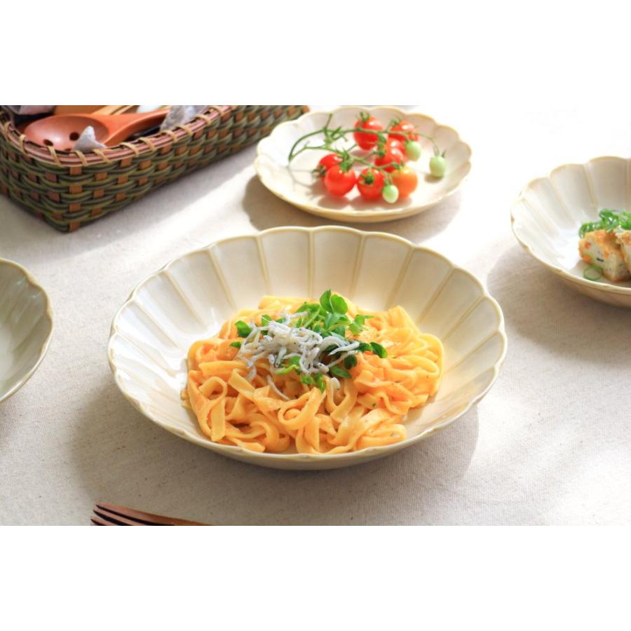 菊型クリーム釉 パスタボール 23.5cm 国産 美濃焼 8.0寸深皿 深鉢 煮物