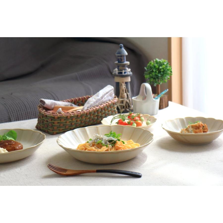 菊型クリーム釉 パスタボール 23.5cm 国産 美濃焼 8.0寸深皿 深鉢 煮物