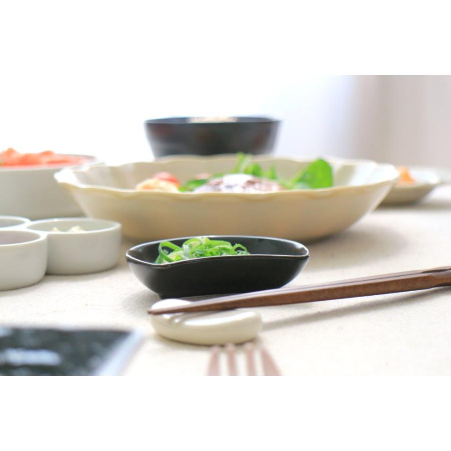 黒マット薬味小皿 8.5cm 国産 美濃焼 小皿 箸休め 醤油皿 漬物皿 変形