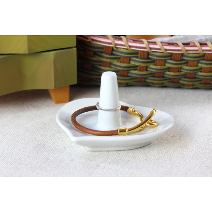 陶器製のハートのリングスタンド 日本製 美濃焼 指輪置き アクセサリー