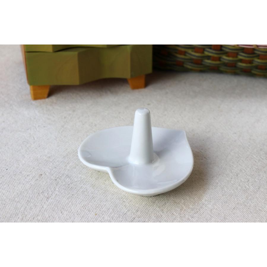 陶器製のハートのリングスタンド 日本製 美濃焼 指輪置き アクセサリー