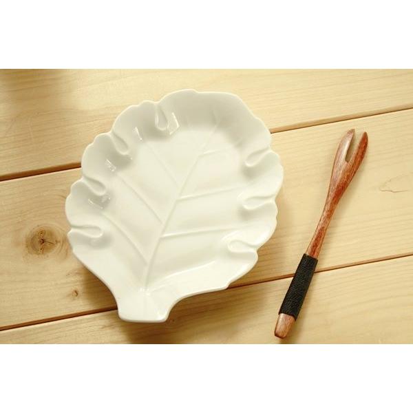 手作りクッキーのリーフディッシュ 国産 美濃焼 盛り付けが楽しい 葉っぱ皿 ケーキ皿 オシャレ かわいい おつまみ皿 お茶請け皿 Yt 0123 セラポッケ かわいい陶器のお店 通販 Yahoo ショッピング