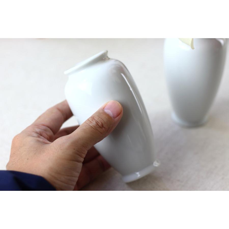腰の丸い陶器製の一輪花瓶 6.5cm幅 日本製 美濃焼 花器 花瓶 白