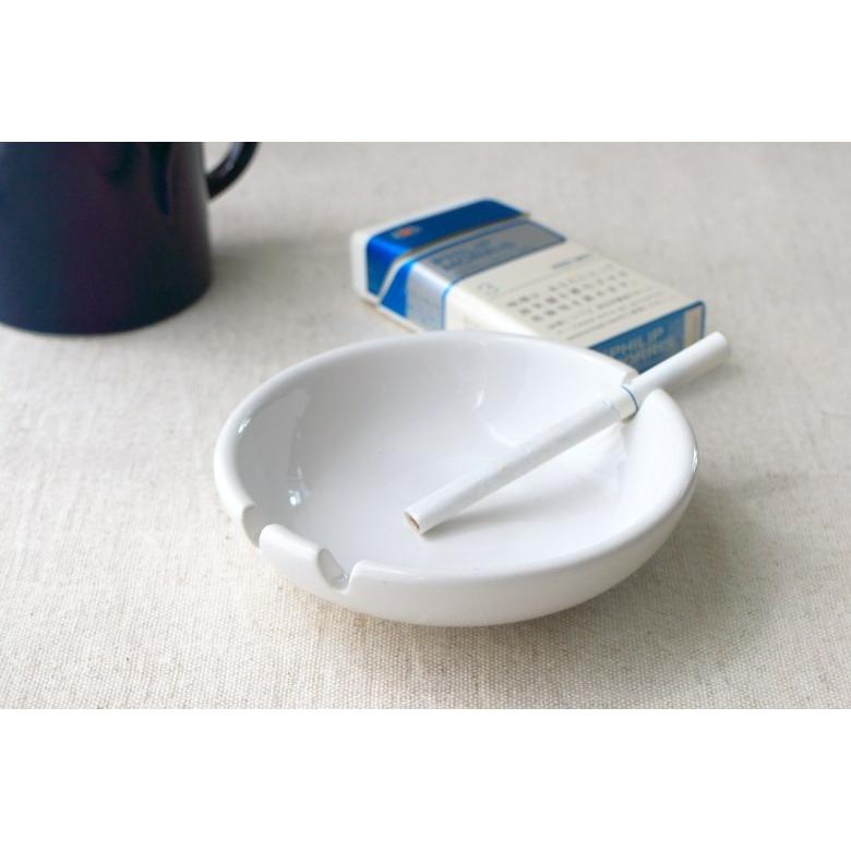 灰皿 レストは3つ 丸型 12cm 国産 美濃焼 カフェ 陶器 陶器製 磁器 白い陶器 シンプル おしゃれ オシャレ かわいい 一人暮らし Yw 0021 セラポッケ かわいい陶器のお店 通販 Yahoo ショッピング