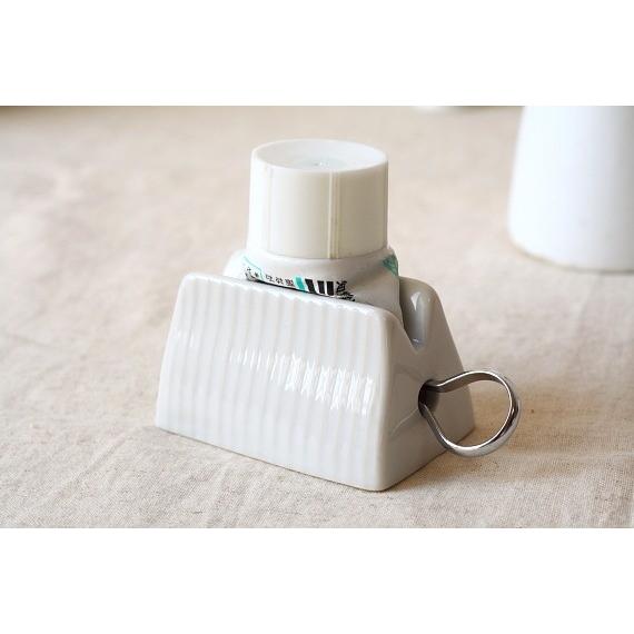 陶器製のチューブホルダー 国産 美濃焼 最後まで使い切る 歯磨き粉 チューブローラー チューブしぼり器 絞り出し チューブしぼり Yw 0060 セラポッケ かわいい陶器のお店 通販 Yahoo ショッピング