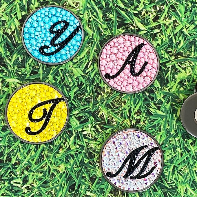 15色から選べる イニシャル ゴルフマーカー クリスタルデコレーション ハットクリップ付き おしゃれ ギフトサロンセリジエ 通販 Yahoo ショッピング