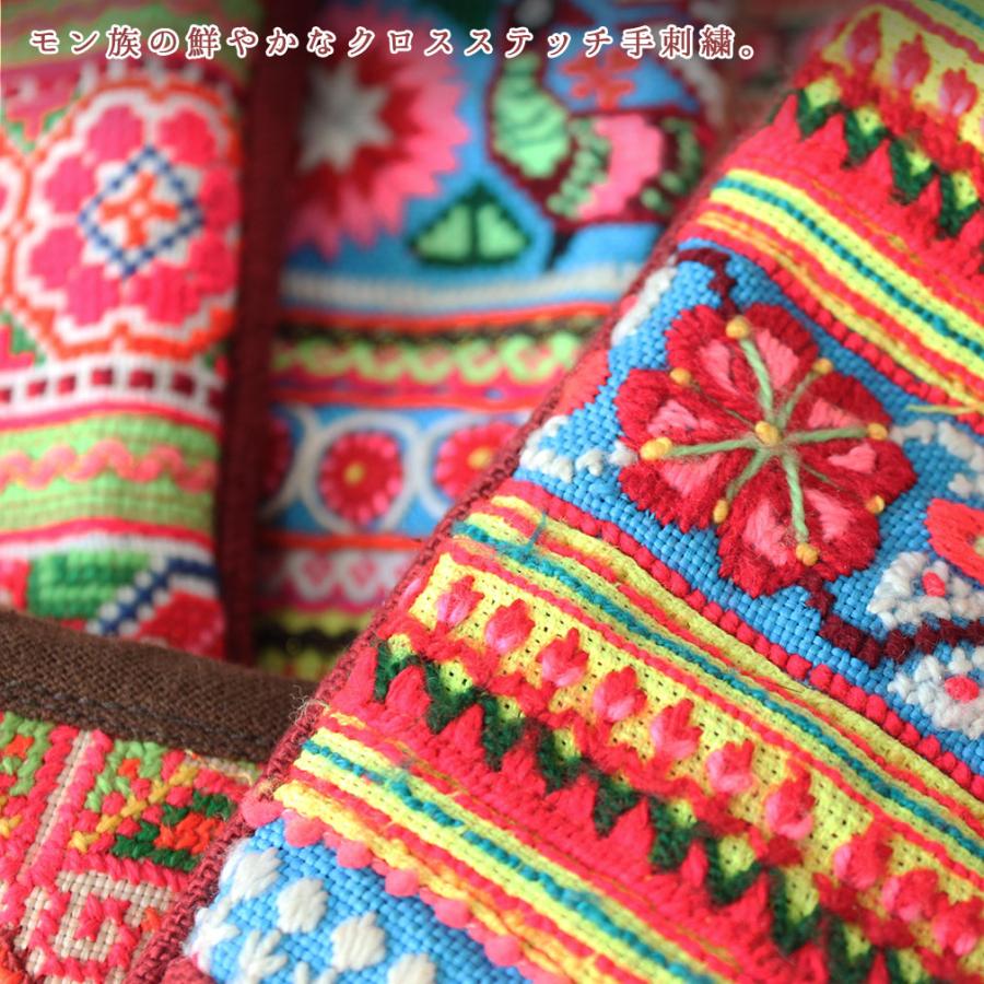 ★モン族★コットン刺繍ラグ★スパンコール★ モン族刺繍布 ざっくりコットン ボールチャーム ショルダーポーチ