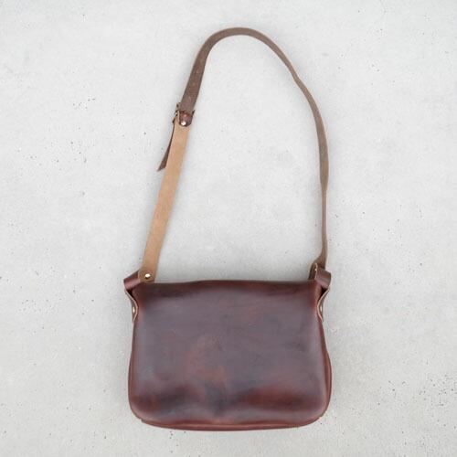 FERNAND LEATHER Horizontal I PAD Latch Pouch : CG-STORE - 通販