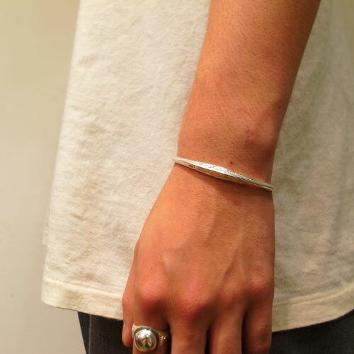 TUAREG SILVER JEWELRY CURVING SQUARE END BRACELETの画像