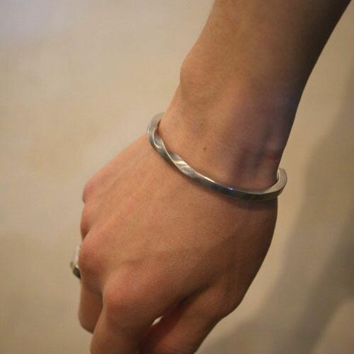 アティース（Atease） Atease NEJIRI BRACELET / SILVER NEW・Kis-My
