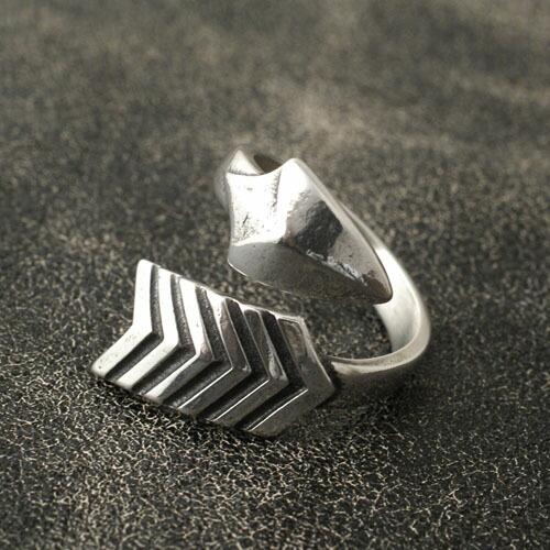 CODY SANDERSON Cody Sanderson TWISTED ARROW RING : CG-STORE