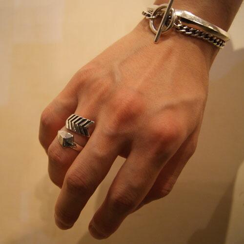 アクセサリー CODY SANDERSON TWISTED ARROW RING CODY SANDERSON Cody Sanderson TWISTED ARROW RING : CG-STORE