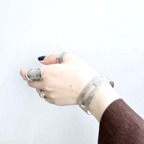 Vantique TUAREG SILVER BRACELET HOLEの画像