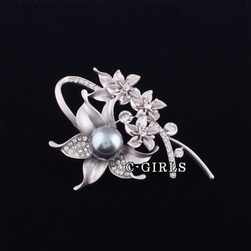 真珠 大粒パール 水晶 3D梅 ブローチ 花珠級貝パールブローチ フラワー 花 母の日 七五三結婚式ウエディング ブラック 最安値に挑戦  全品ギフトラッピングの画像