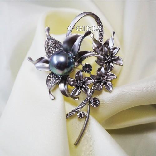 真珠 大粒パール 水晶 3D梅 ブローチ 花珠級貝パールブローチ フラワー 花 母の日 七五三結婚式ウエディング ブラック 最安値に挑戦  全品ギフトラッピングの画像