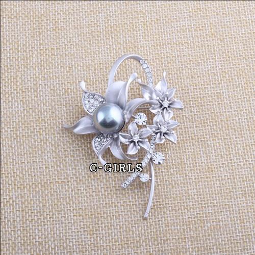 真珠 大粒パール 水晶 3D梅 ブローチ 花珠級貝パールブローチ フラワー 花 母の日 七五三結婚式ウエディング ブラック 最安値に挑戦  全品ギフトラッピングの画像