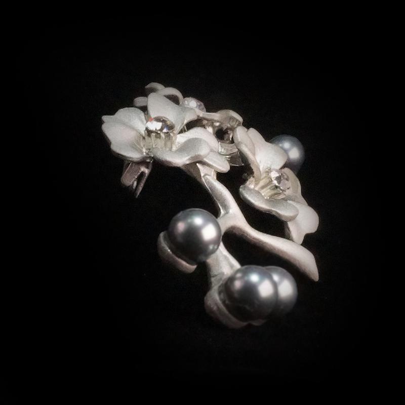 C-GIRLS真珠屋 冠婚葬祭 真珠 ブローチ 6mm 花珠級貝パールブローチ 梅