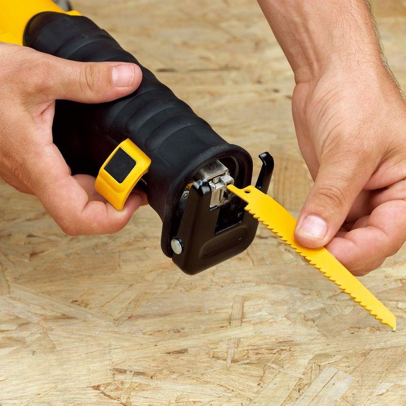 デウォルト(DeWALT) コードレス レシプロソー 電動工具 切断工具 ブラシレスモーター 自由な角度 4方向 クランプ 18V DCS3 レシプロソー 18V DeWALT コードレス 電動工具 切断工具 ブラシレスモーター 自由な角度 4方向 クランプ DCS3