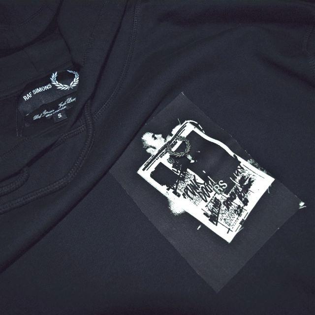 RAF SIMONS x FRED PERRY ラフ・シモンズ x フレッドペリー コラボ SM9044 PRINTED PATCH HOODED SWEAT BLACK ブラック｜chambray-store｜07