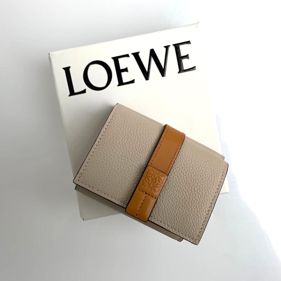 ロエベ LOEWE 財布 小財布 三つ折り ３つ折り ライトオーツ アイボリー系 ハニー レザー 本革  :0010393213LOEWE0010393213:CHANELIST - 通販 - Yahoo!ショッピング