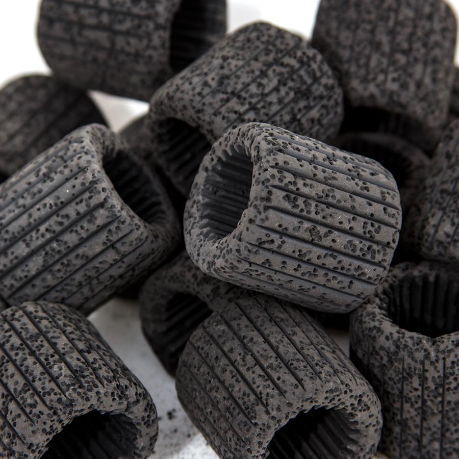 吸着系多機能リングろ材 ｍｕｌｔｉ ｒｉｎｇ マルチリング ブラック 約５００ｍｌ １６個入 1958 チャーム Charm ヤフー店 通販 Yahoo ショッピング