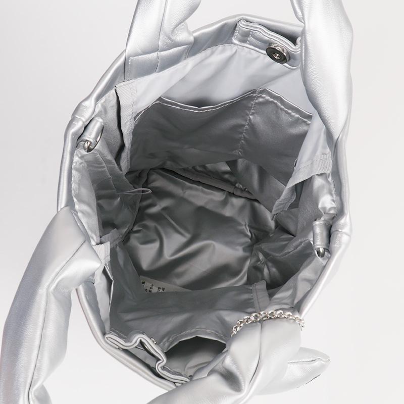 Soleileソレイル★ハローキティチャーム付きシルバー限定バック soleile×キティコラボ《チャーム付きバッグ》シルバー 新品未使用