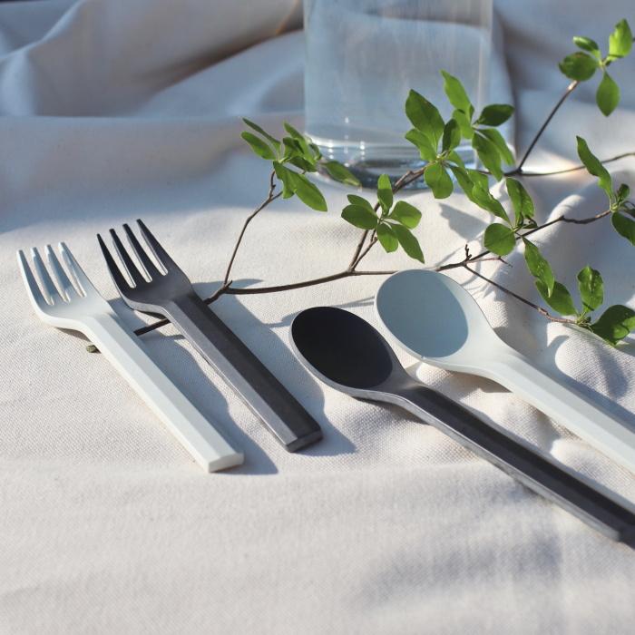 キントー Kinto スプーン フォーク オシャレ Alfresco スプーン フォーク ブラック ベージュ 2色展開 7 Charger Web Store 通販 Yahoo ショッピング