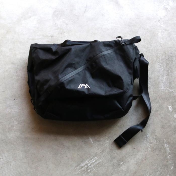 【美品】CMFアウトドアガーメント　メッセンジャーバッグ COMFY OUTDOOR GARMENT CMF OUTDOOR GARMENT バッグ 斜め掛け