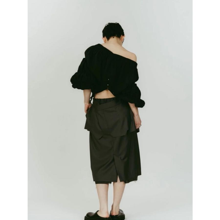 Knuth Marf フリル付き黒半袖Tシャツ Knuth Marf（クヌースマーフ） ブラウス メニー ウェイ フリル