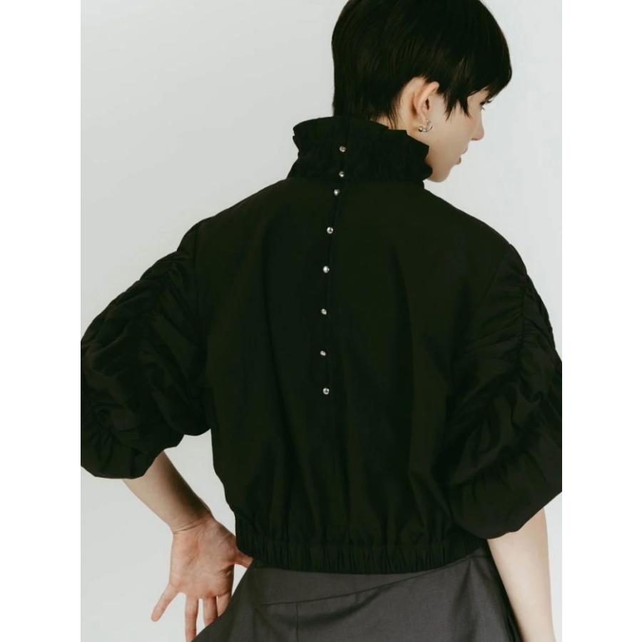 Knuth Marf フリル付き黒半袖Tシャツ Knuth Marf（クヌースマーフ） ブラウス メニー ウェイ フリル